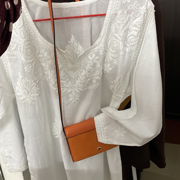 New Hand-embroidered Lucknowi chikankari kurti | 100%cotton - Picture 4 of 11